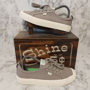 🆕️brand New Cariuma OCA lows